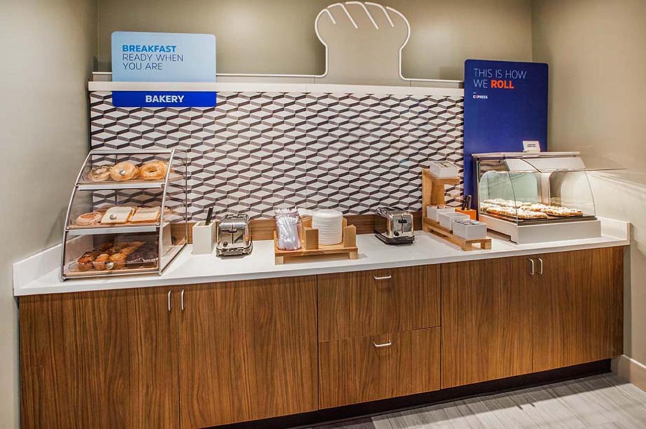 Holiday Inn Express & Suites Chatsworth By Ihg Лос-Анджелес Екстер'єр фото